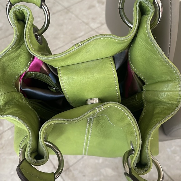 Apple green leather purse - Picture 4 of 9